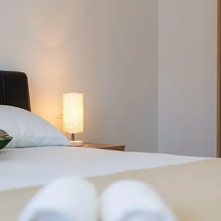 Royal View Apartment *